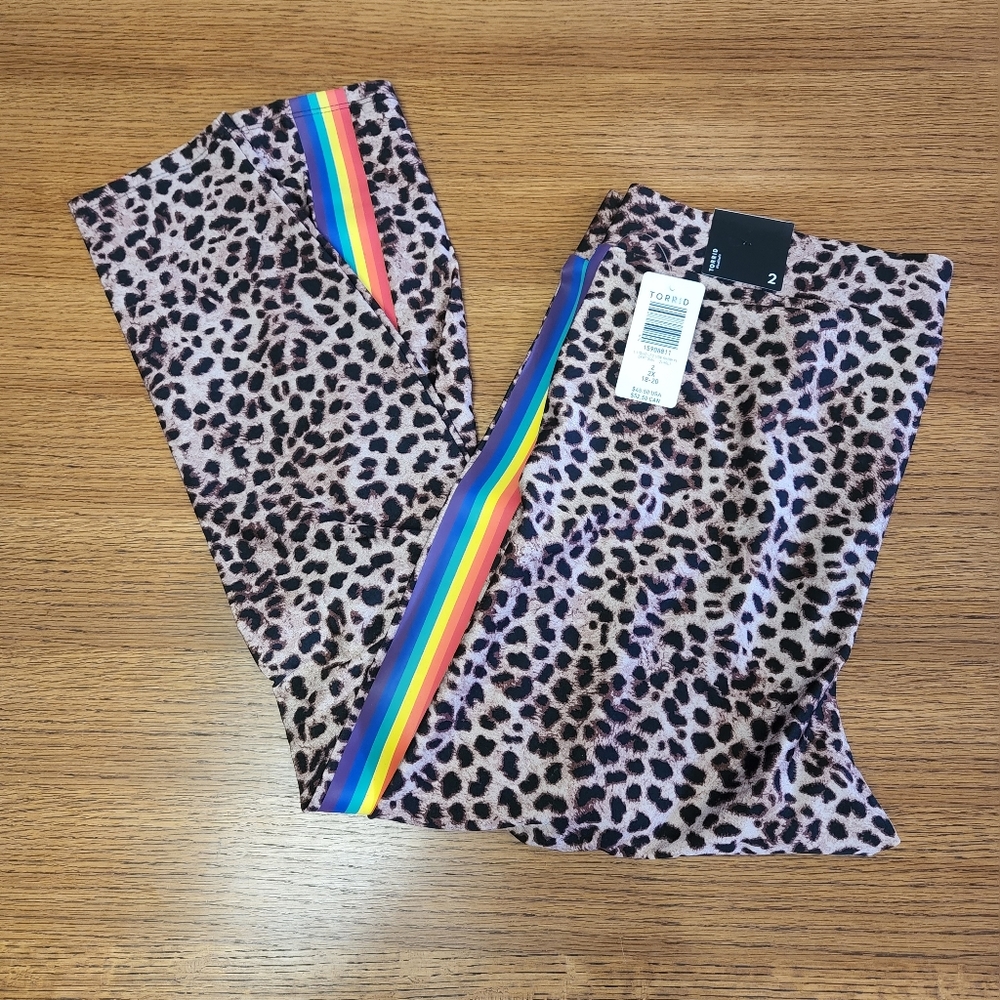 NWT Torrid Stretch Legging in Leopard with Rainbow Side Stripe 🌈